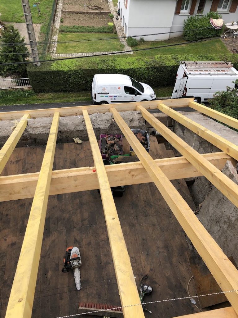 Travaux de charpente en cours